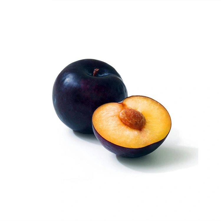 Prugna nera succosa fresca